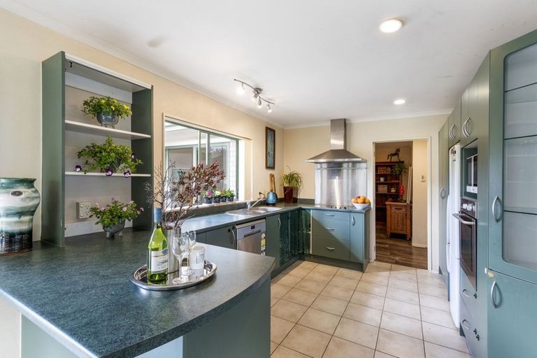 Photo of property in 10 Kumar Place, The Gardens, Auckland, 2105