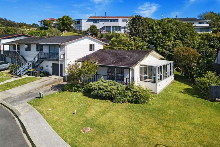Photo of property in 5 Halyard Place, Whitby, Porirua, 5024