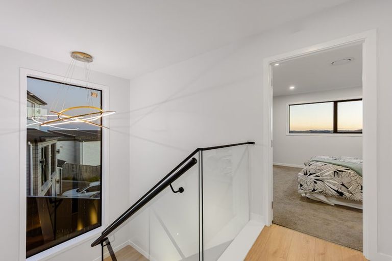 Photo of property in 17 Manawanui Way, Orewa, 0931