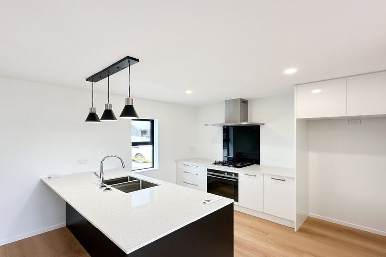 Photo of property in 33 Akoranga Place, Hornby, Christchurch, 8042