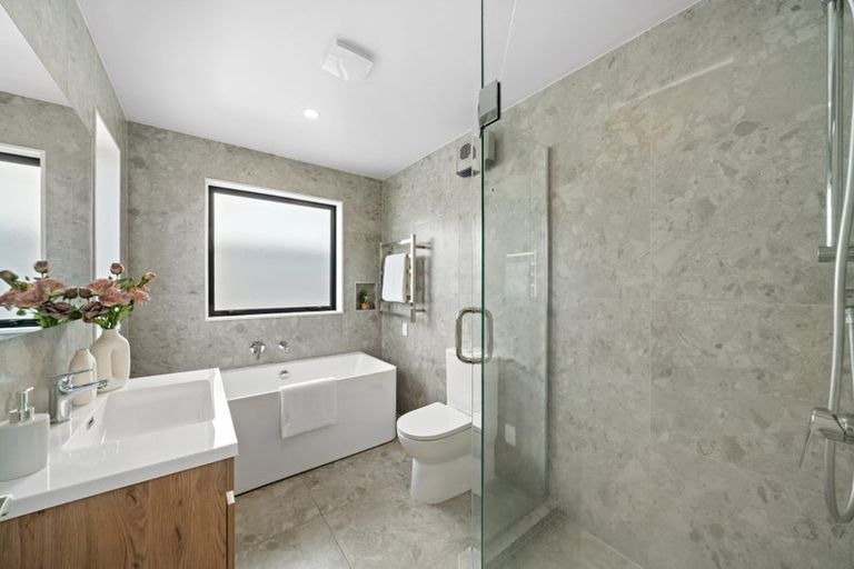 Photo of property in 1b Valron Road, Te Atatu South, Auckland, 0602