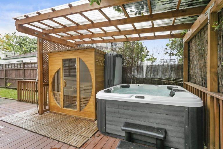 Photo of property in 18 Belle Verde Drive, Sunnynook, Auckland, 0630