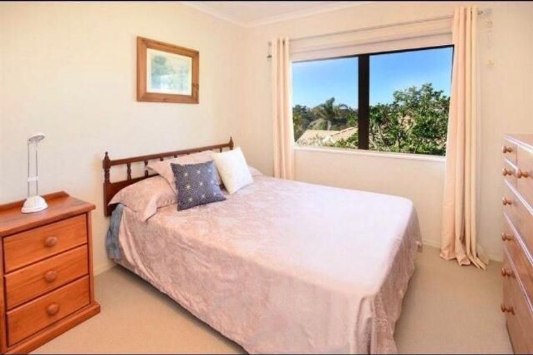 Photo of property in 21 Fulmar Way, Unsworth Heights, Auckland, 0632