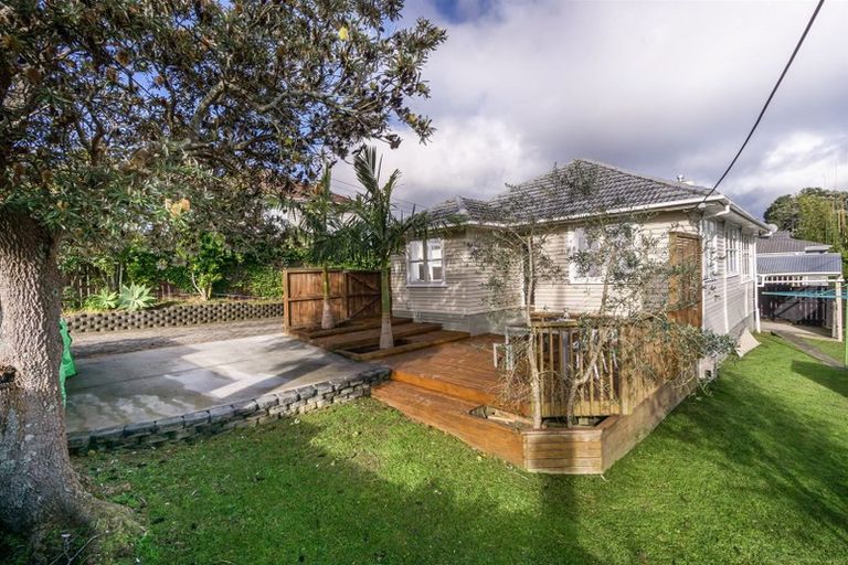 Photo of property in 1/62 Roberts Road, Glenfield, Auckland, 0629