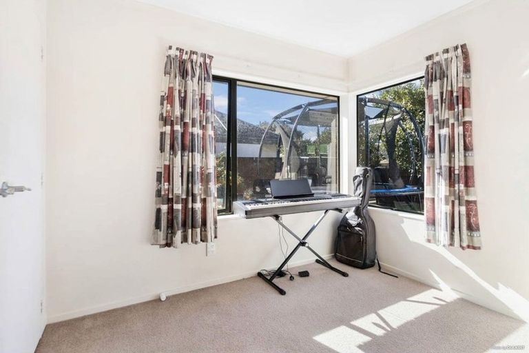 Photo of property in 143 Colwill Road, Massey, Auckland, 0614