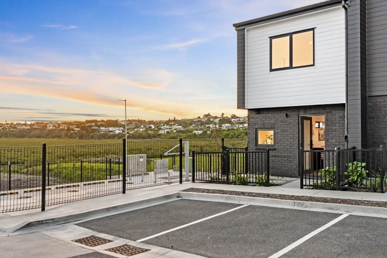 Photo of property in 13/10 Ngaroma House Drive, Hobsonville, Auckland, 0616