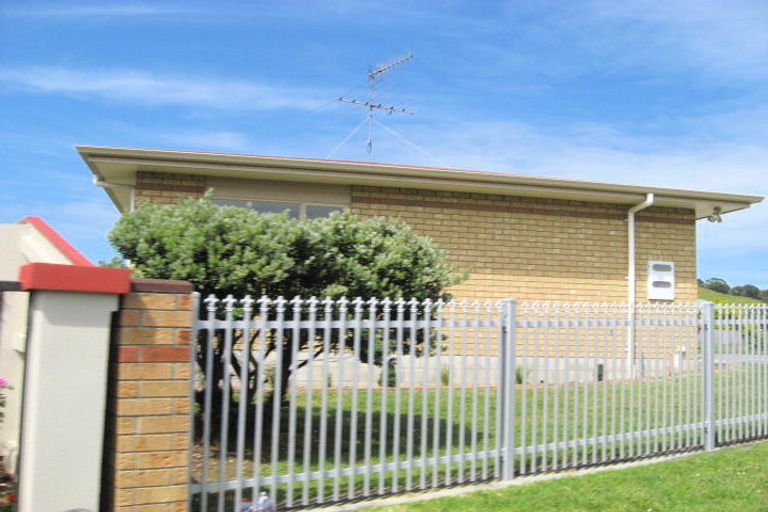 Photo of property in 9 Hocken Place, Mangere Bridge, Auckland, 2022