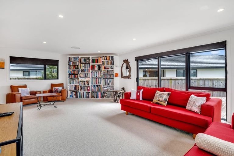 Photo of property in 42 Silicon Way, Fitzherbert, Palmerston North, 4410