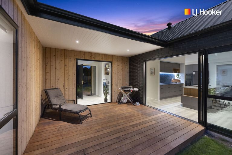 Photo of property in 18 Three Kings Court, Outram, 9019