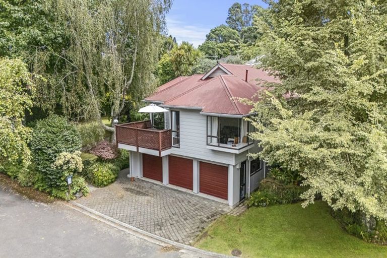 Photo of property in 6a Spencer Place, Merrilands, New Plymouth, 4312