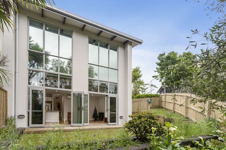 Photo of property in 12/20 Schnapper Rock Road, Schnapper Rock, Auckland, 0632