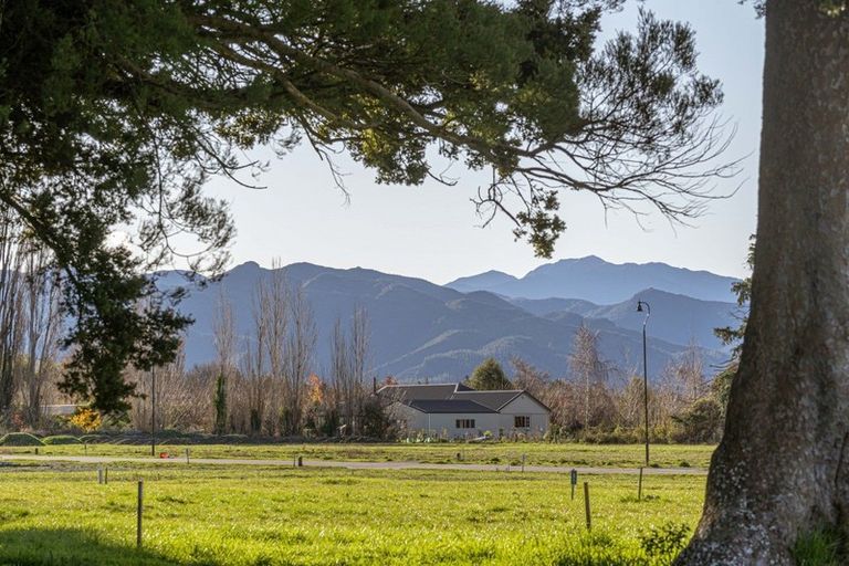 Photo of property in 23 Orchard Road, Greytown, 5712