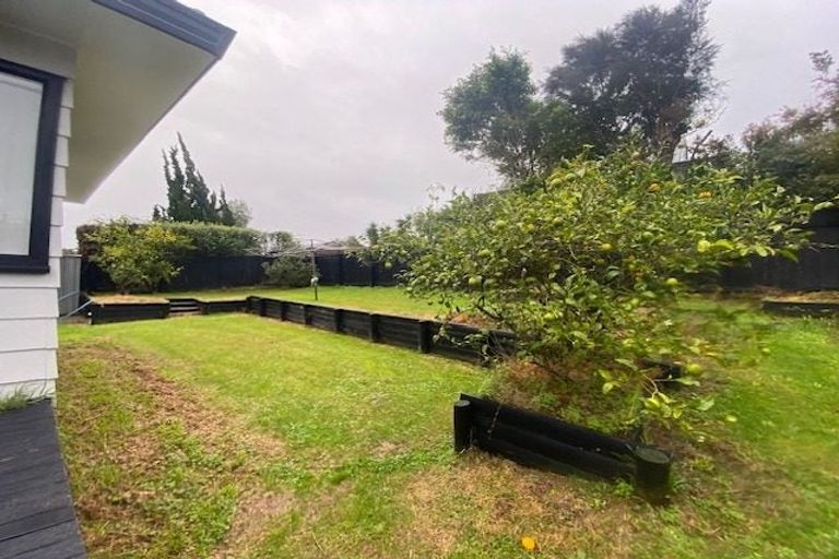 Photo of property in 38 Gosford Drive, Botany Downs, Auckland, 2010