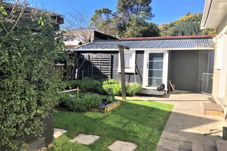 Photo of property in 2 Leicester Street, Picton, 7220