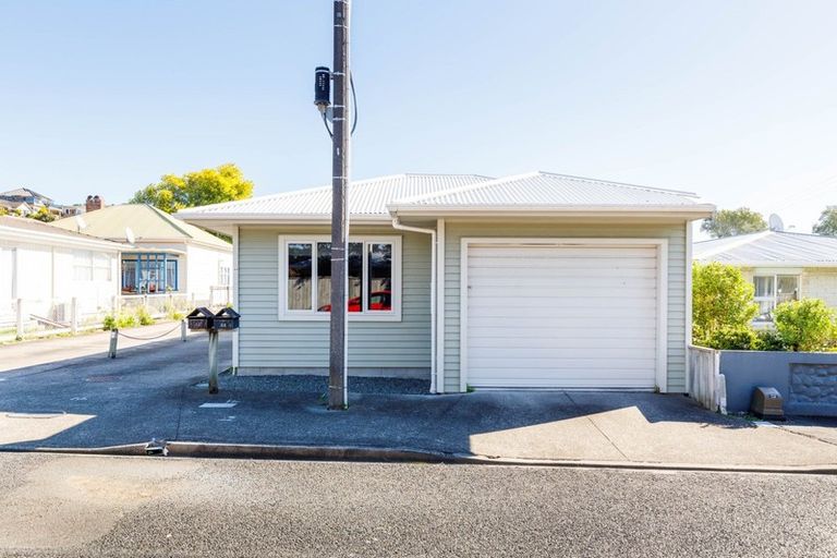 Photo of property in 44 Belt Road, Moturoa, New Plymouth, 4310