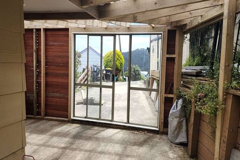 Photo of property in 50 Woodhouse Avenue, Karori, Wellington, 6012