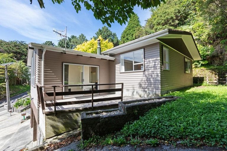 Photo of property in 30 Davis Grove, Wainuiomata, Lower Hutt, 5014