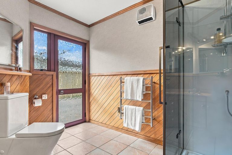Photo of property in 12 Clare Street, Cambridge, 3434