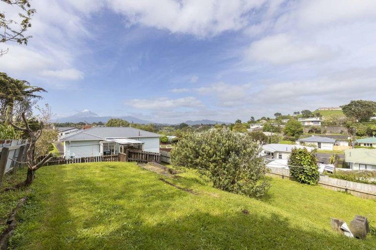 Photo of property in 3 Wiremu Place, Blagdon, New Plymouth, 4310