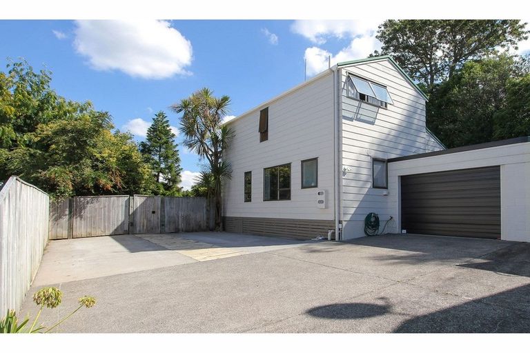 Photo of property in 2/2 Ceramco Place, Torbay, Auckland, 0630