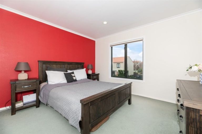 Photo of property in Tuscany Towers, 58/1 Ambrico Place, New Lynn, Auckland, 0600