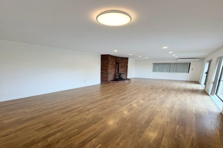 Photo of property in 43 Chequers Avenue, Glenfield, Auckland, 0629