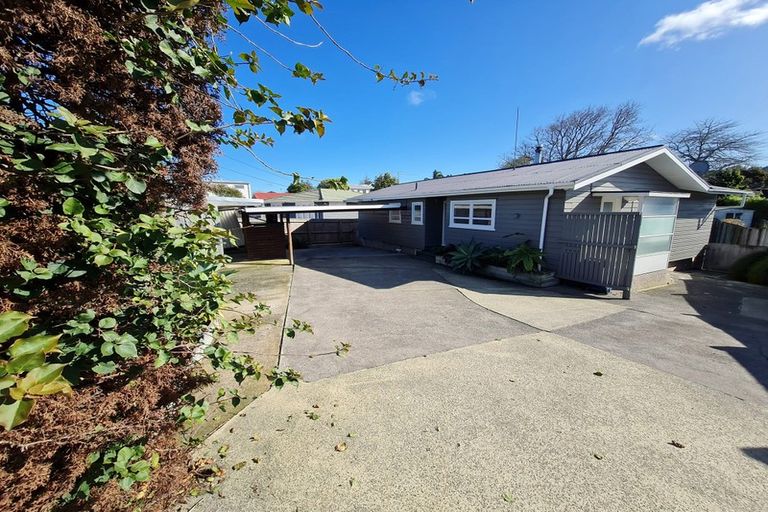 Photo of property in 669 Swanson Road, Swanson, Auckland, 0612