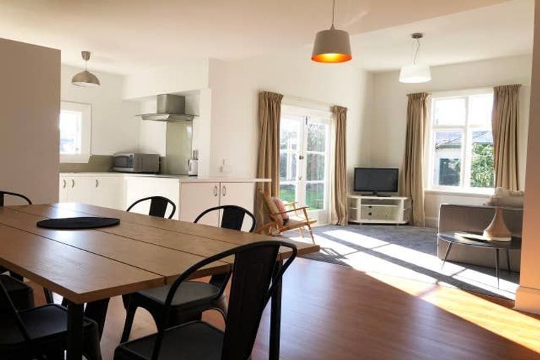 Photo of property in 11 Woodville Street, Edgeware, Christchurch, 8013