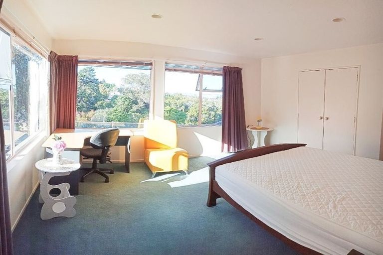 Photo of property in 2/823 East Coast Road, Northcross, Auckland, 0630