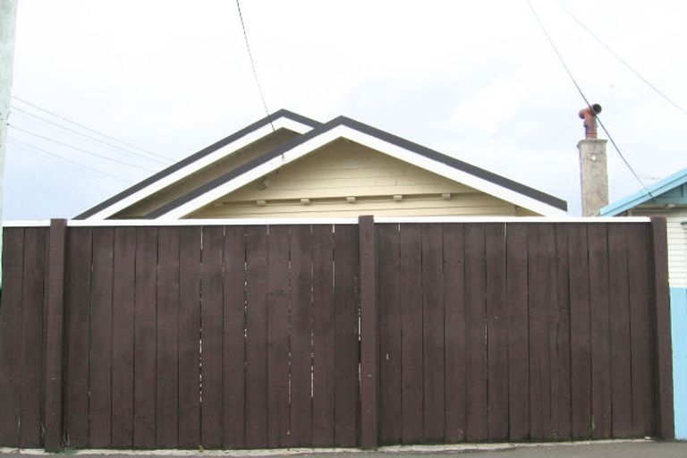 Photo of property in 93 Onepu Road, Lyall Bay, Wellington, 6022