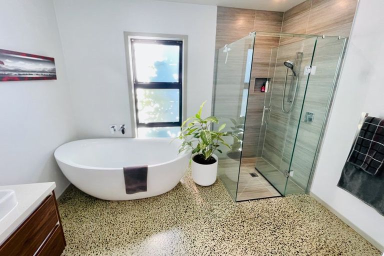 Photo of property in 16 Kaniera Terrace, Cambridge, 3434