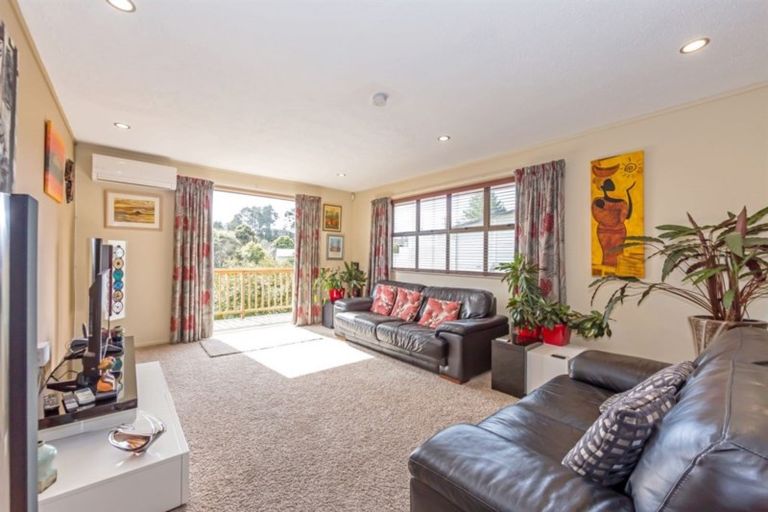 Photo of property in 15 Hillcrest Road, Hatfields Beach, Orewa, 0931
