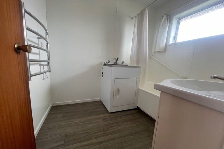 Photo of property in 8/318 Te Atatu Road, Te Atatu South, Auckland, 0610