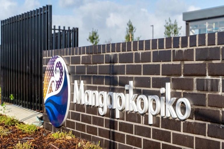 Photo of property in 240 Park Estate Road, Rosehill, Papakura, 2113