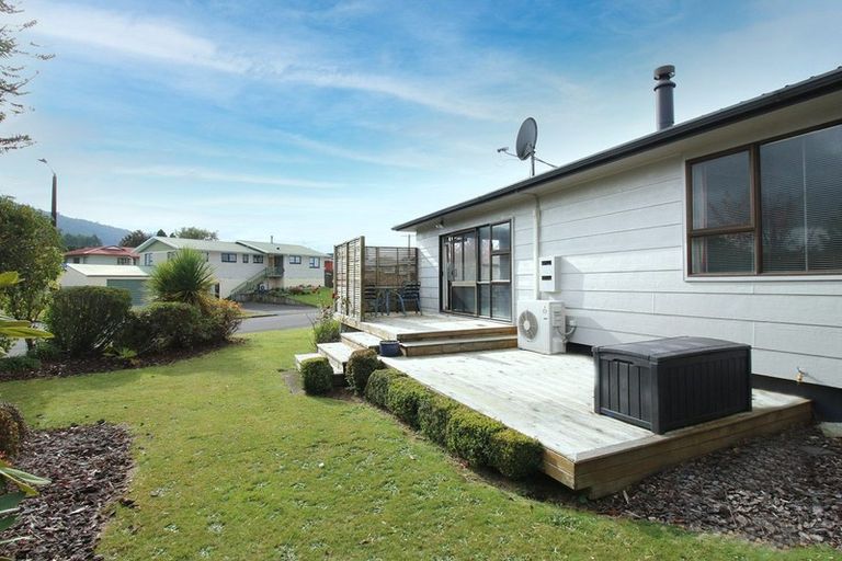 Photo of property in 28 Tawavale Street, Pukehangi, Rotorua, 3015