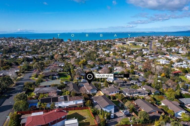 Photo of property in 1 Intrepid Place, Torbay, Auckland, 0630