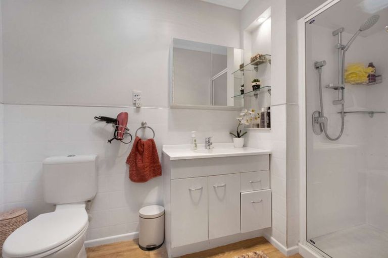 Photo of property in 10 Barraud Place, Pukehangi, Rotorua, 3015