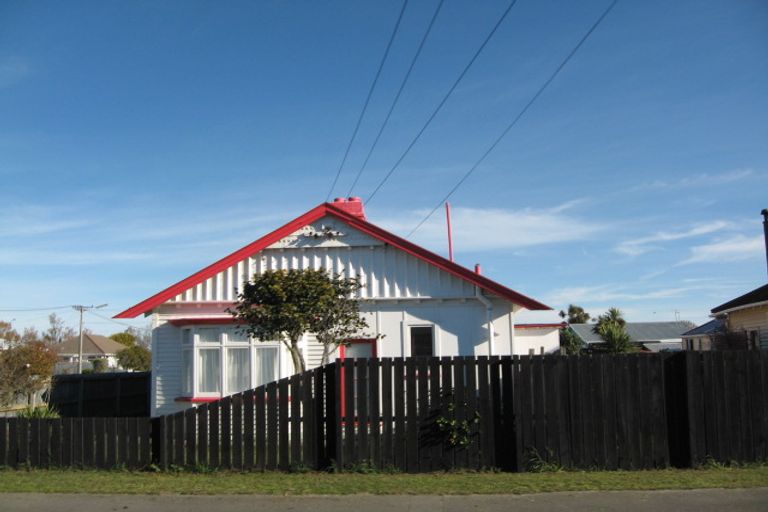 Photo of property in 28 Hardy Street, New Brighton, Christchurch, 8061