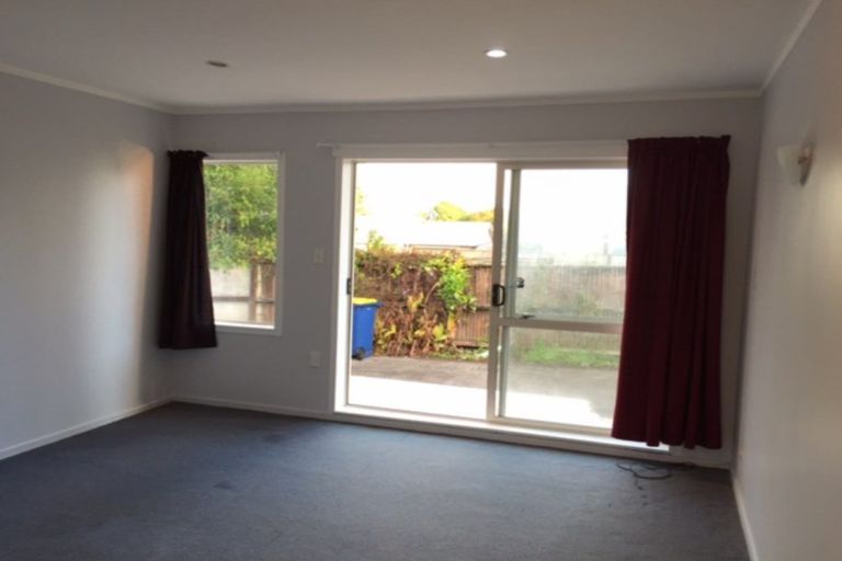 Photo of property in 2/4046 Great North Road, Glen Eden, Auckland, 0602