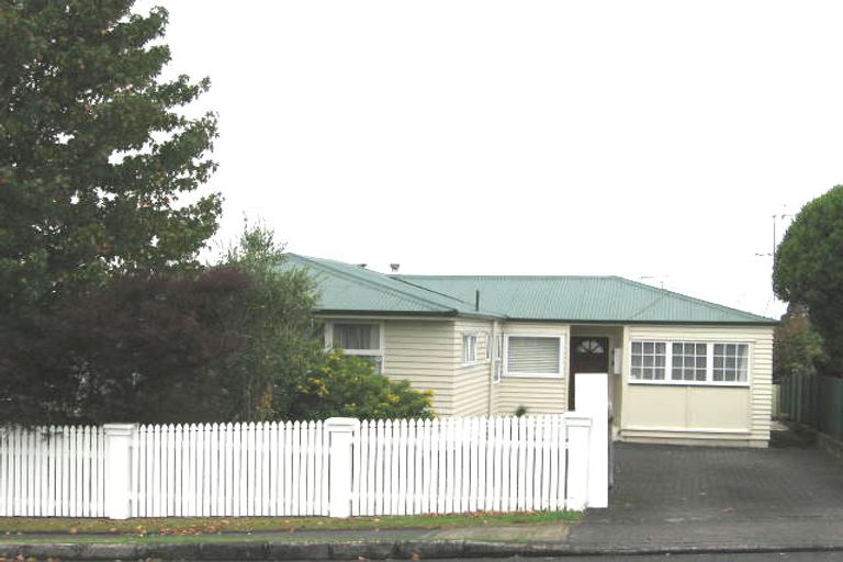 Photo of property in 79 Tirimoana Road, Te Atatu South, Auckland, 0602