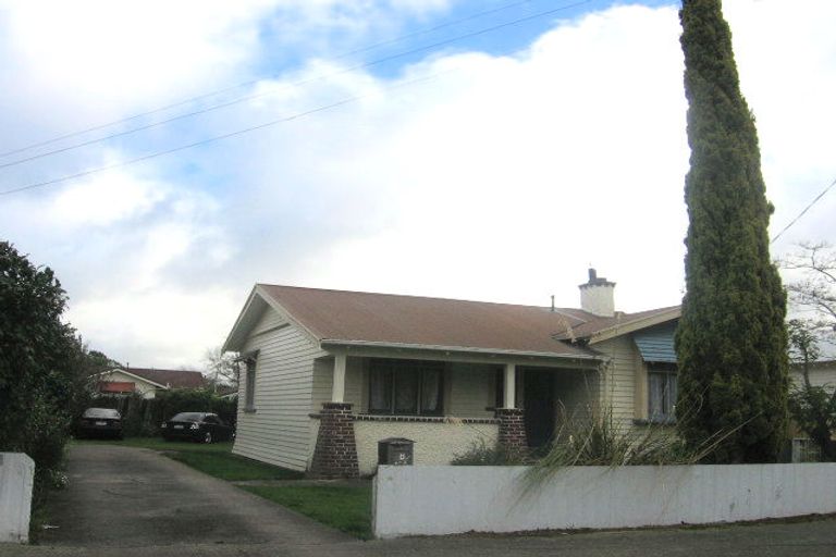 Photo of property in 24 Kingswood Street, Takaro, Palmerston North, 4412