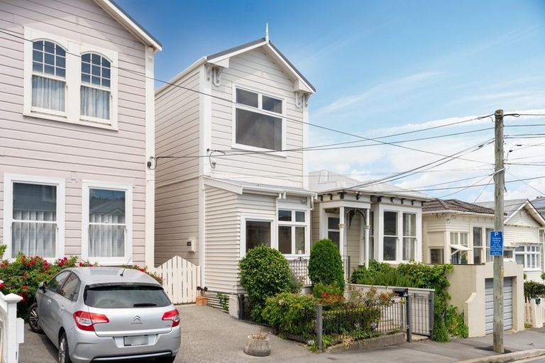 Photo of property in 16 Caroline Street, Mount Victoria, Wellington, 6011