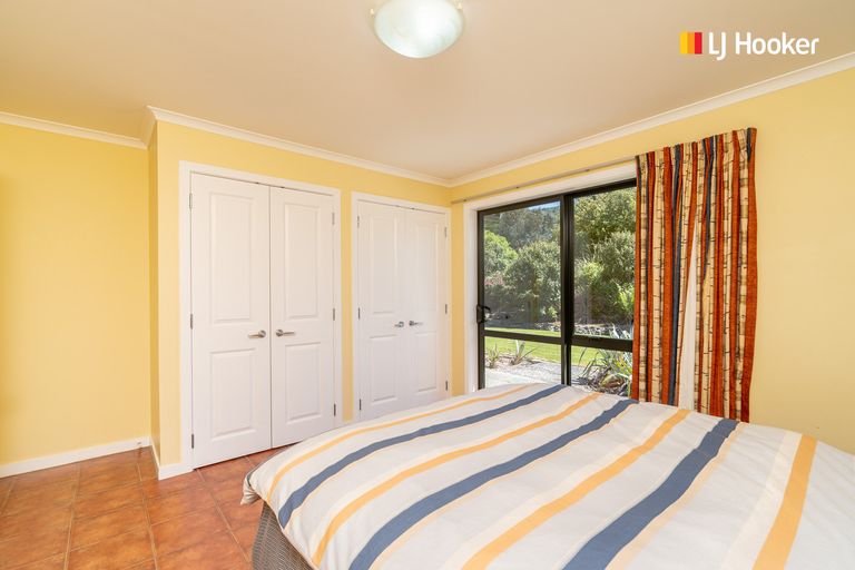 Photo of property in 1 Joshua Place, Helensburgh, Dunedin, 9010
