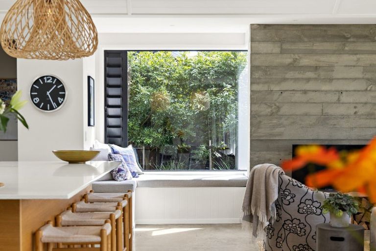 Photo of property in 75 Sandpiper Avenue, Point Wells, 0986