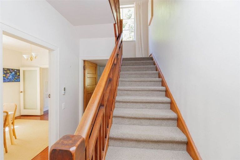 Photo of property in 11 Glen Road, Kelburn, Wellington, 6012