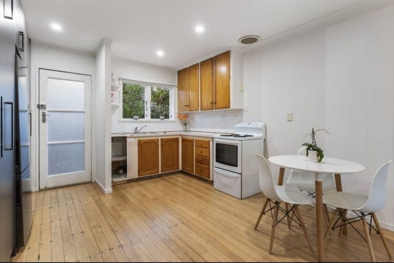 Photo of property in 1/420 Beach Road, Mairangi Bay, Auckland, 0630