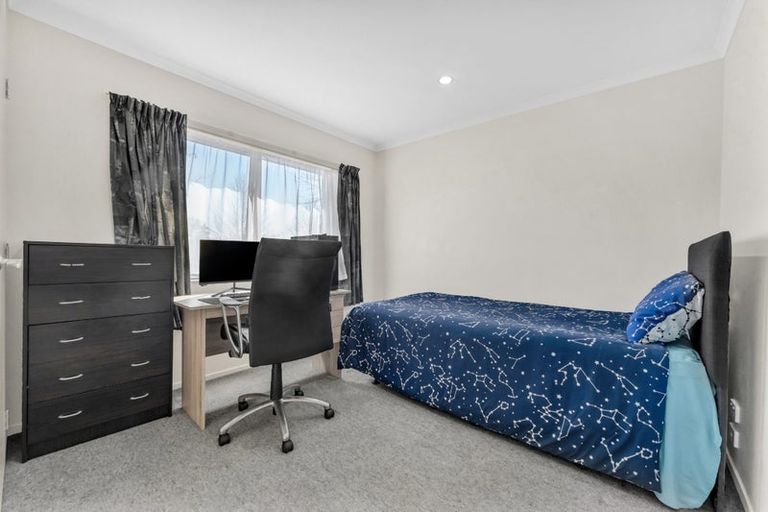 Photo of property in 7 Newfound Way, Glen Eden, Auckland, 0602