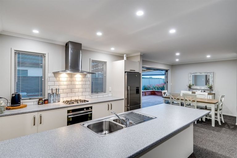 Photo of property in 76 Eriksen Road, Te Awa, Napier, 4110