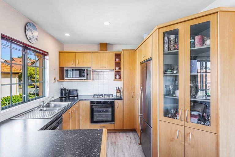 Photo of property in 30 Parkwood Crescent, Gulf Harbour, Whangaparaoa, 0930