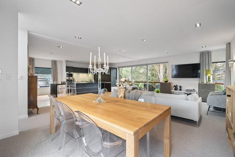 Photo of property in 42 Ruapehu Drive, Fitzherbert, Palmerston North, 4410